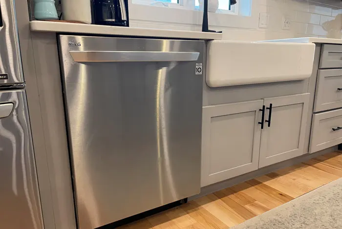 Dishwasher plumbing installation